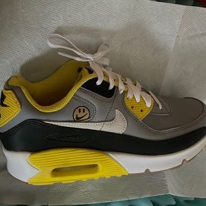 Nike air max, “go the extra smile”